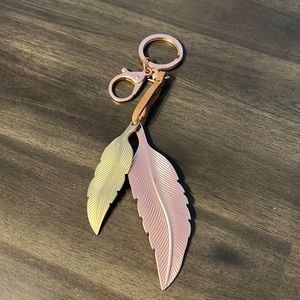 🤎 AE Two-Tone Feather Keyring NEW